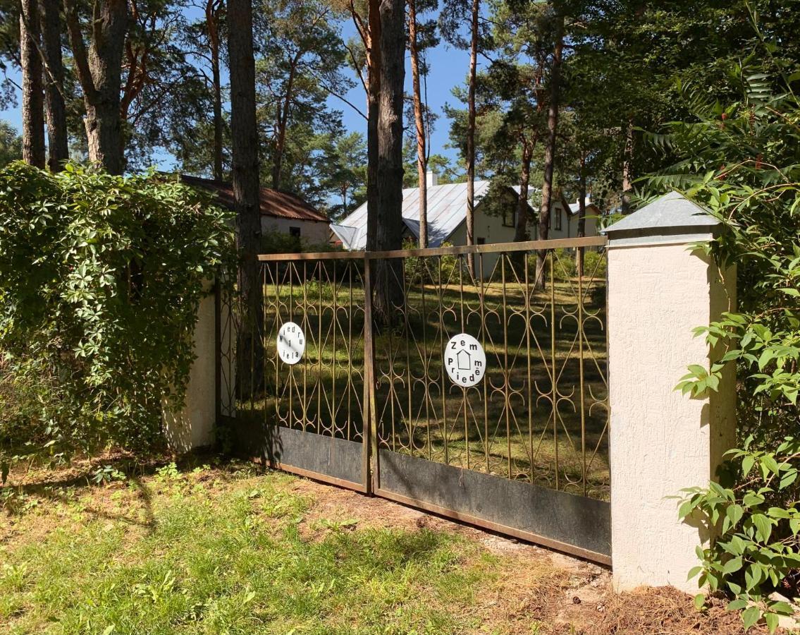 Villa Zem Priedem Lapmežciems Esterno foto